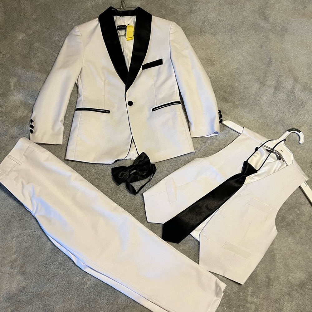 boy's suit used only once